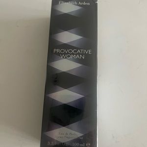 Elizabeth Arden Provocative - Woman Eau De Parfum Spray